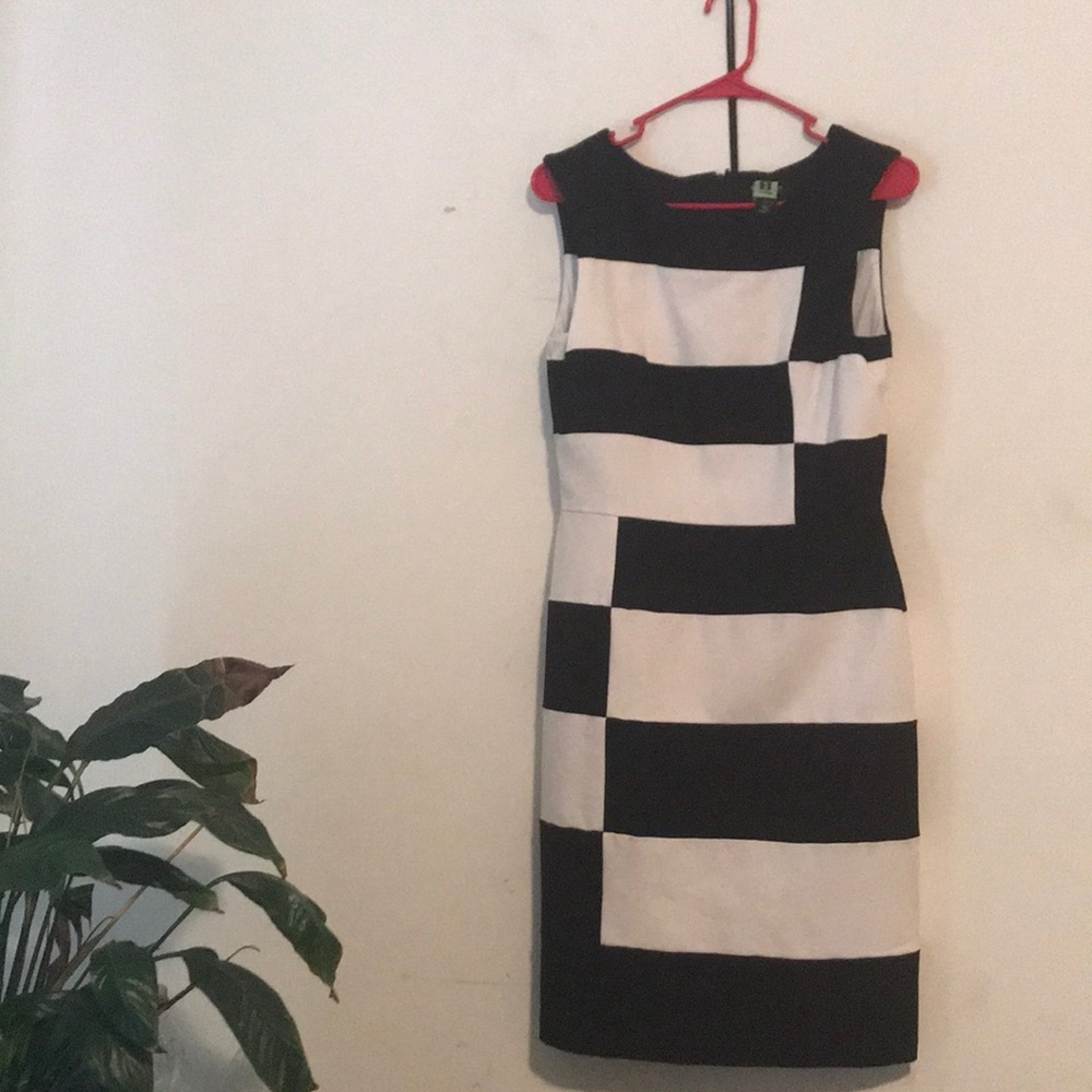 Size 8, White House Black Market